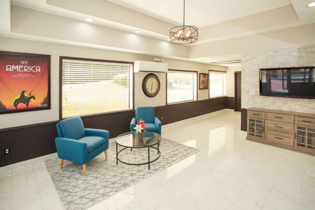 Travelodge By Wyndham Macon West Екстериор снимка