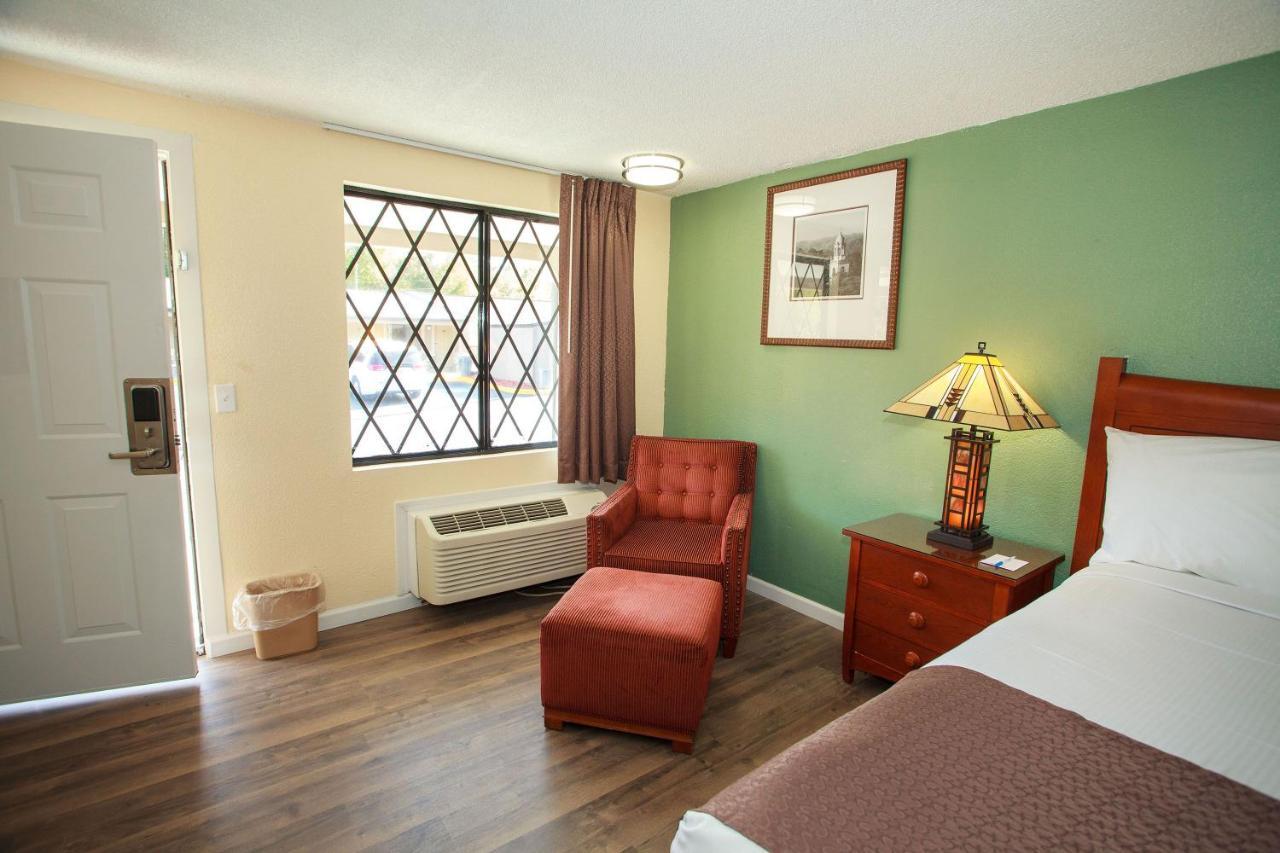 Travelodge By Wyndham Macon West Екстериор снимка