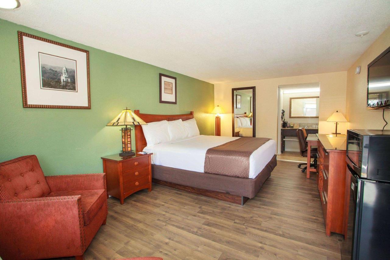 Travelodge By Wyndham Macon West Екстериор снимка