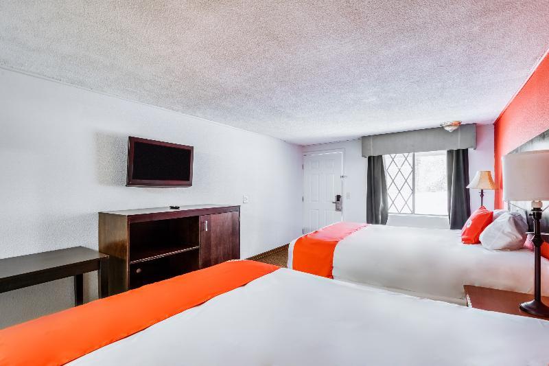 Travelodge By Wyndham Macon West Екстериор снимка